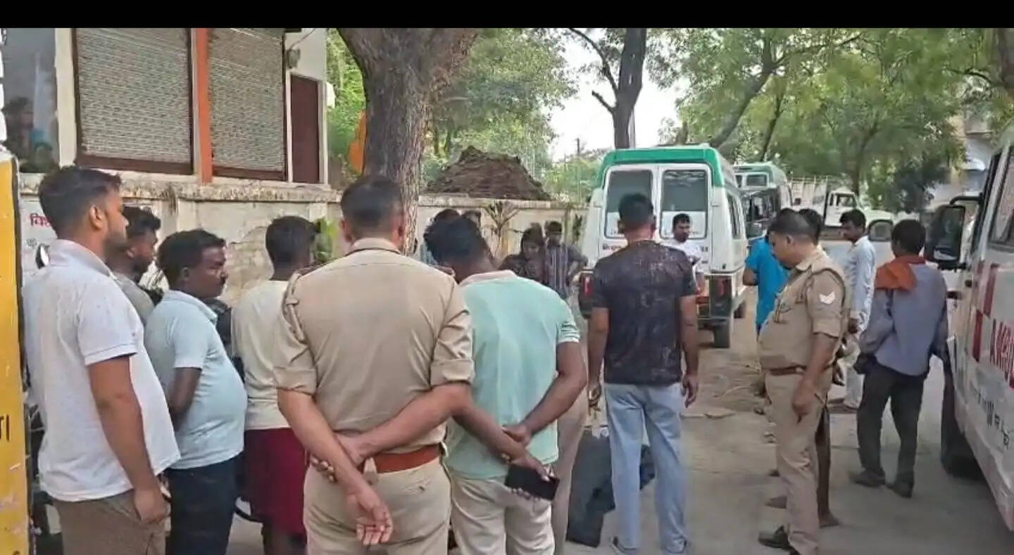 घर की कच्ची एवं जर्जर दीवार गिरने से मां-बेटी की मौत, बेटा घायल