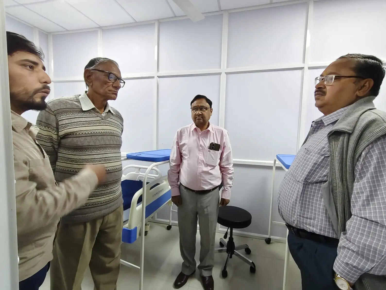 सीएमओ ने उत्तरा केयर हॉस्पिटल में व्यवस्थाओं का लिया जायजा