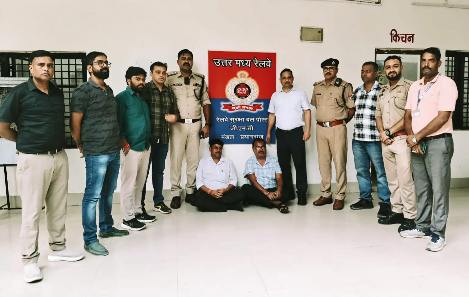 गोविंदपुरी स्टेशन पर 30 लाख का सोना बरामद, तस्कर और रिसीवर गिरफ्तार