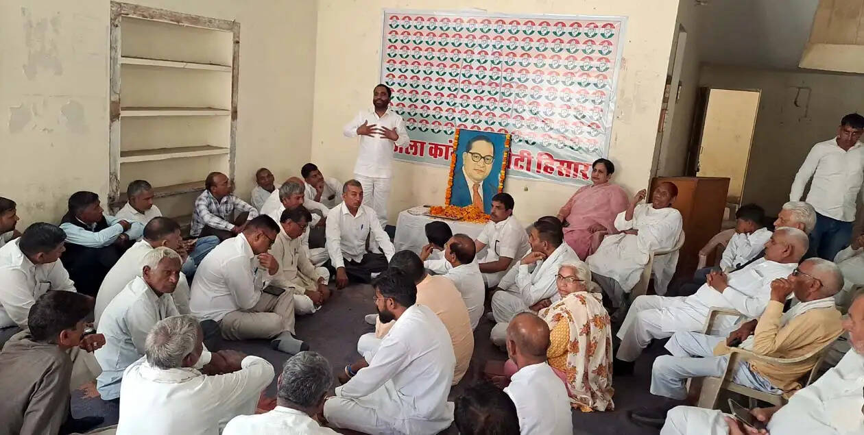 हिसार : कांग्रेस पार्टी ने हमेशा संविधान व लोकतंत्र की रक्षा की : बृजलाल बहबलपुरिया