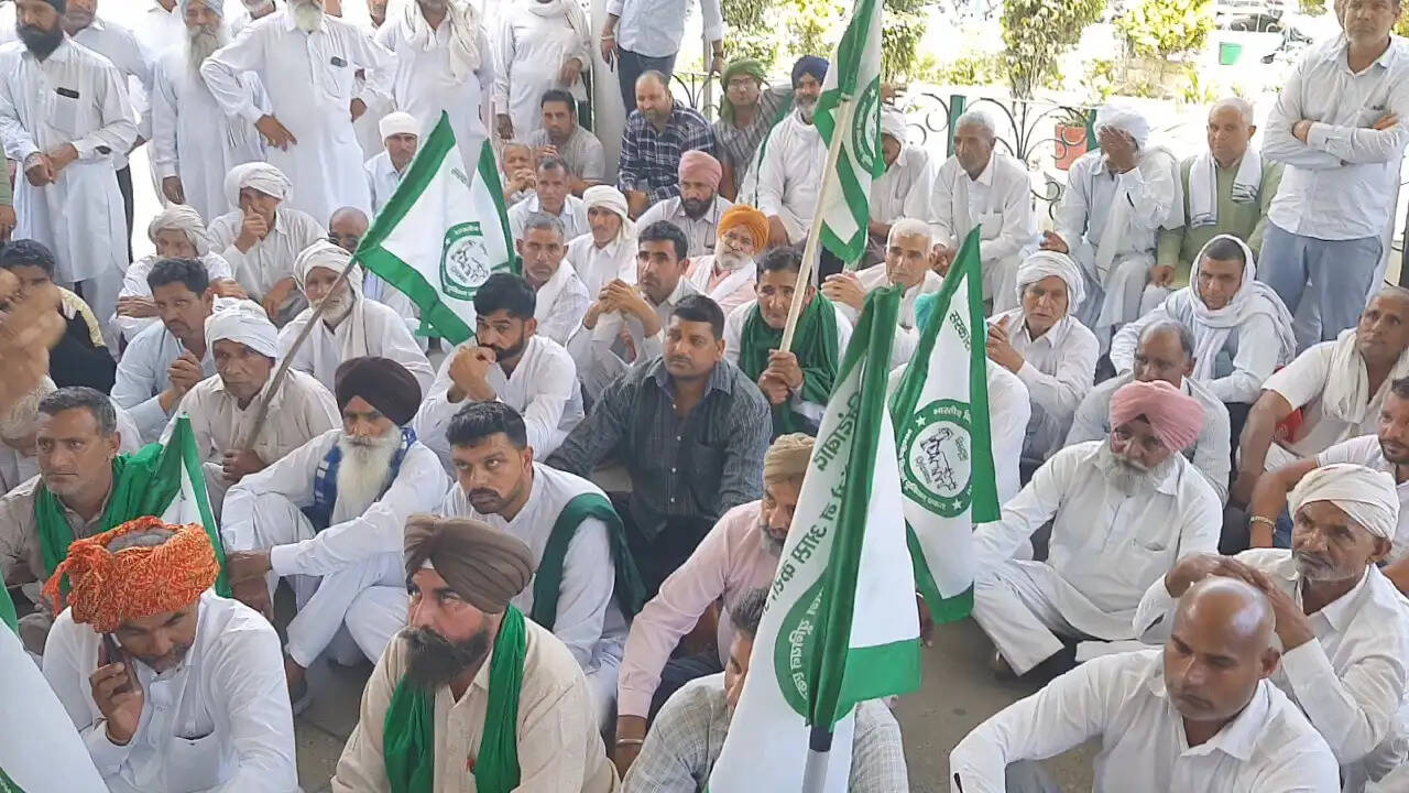 कैथल : गेहूं खरीद नीति के नए नियमों के विरोध में किसानों का प्रदर्शन