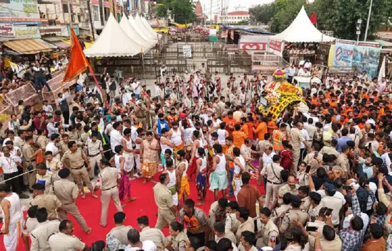 उज्जैन में सावन के अंतिम सोमवार धूमधाम से निकली महाकाल सवारी, चार स्वरूपों में भक्तों को दिए दर्शन