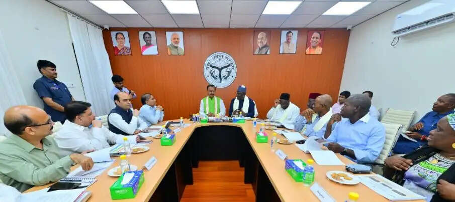 नाइजीरिया के प्रतिनिधिमंडल के साथ केशव प्रसाद मौर्य ने की बैठक,कहा -हर गांव में पक्की सड़क बनाना हमारा लक्ष्य