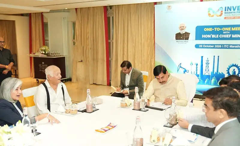 मप्र के मुख्यमंत्री ने मुम्बई में वस्त्र, उच्च शिक्षा, उर्वरक व फार्मा क्षेत्र के उद्योगपतियों से की वन टू वन चर्चा