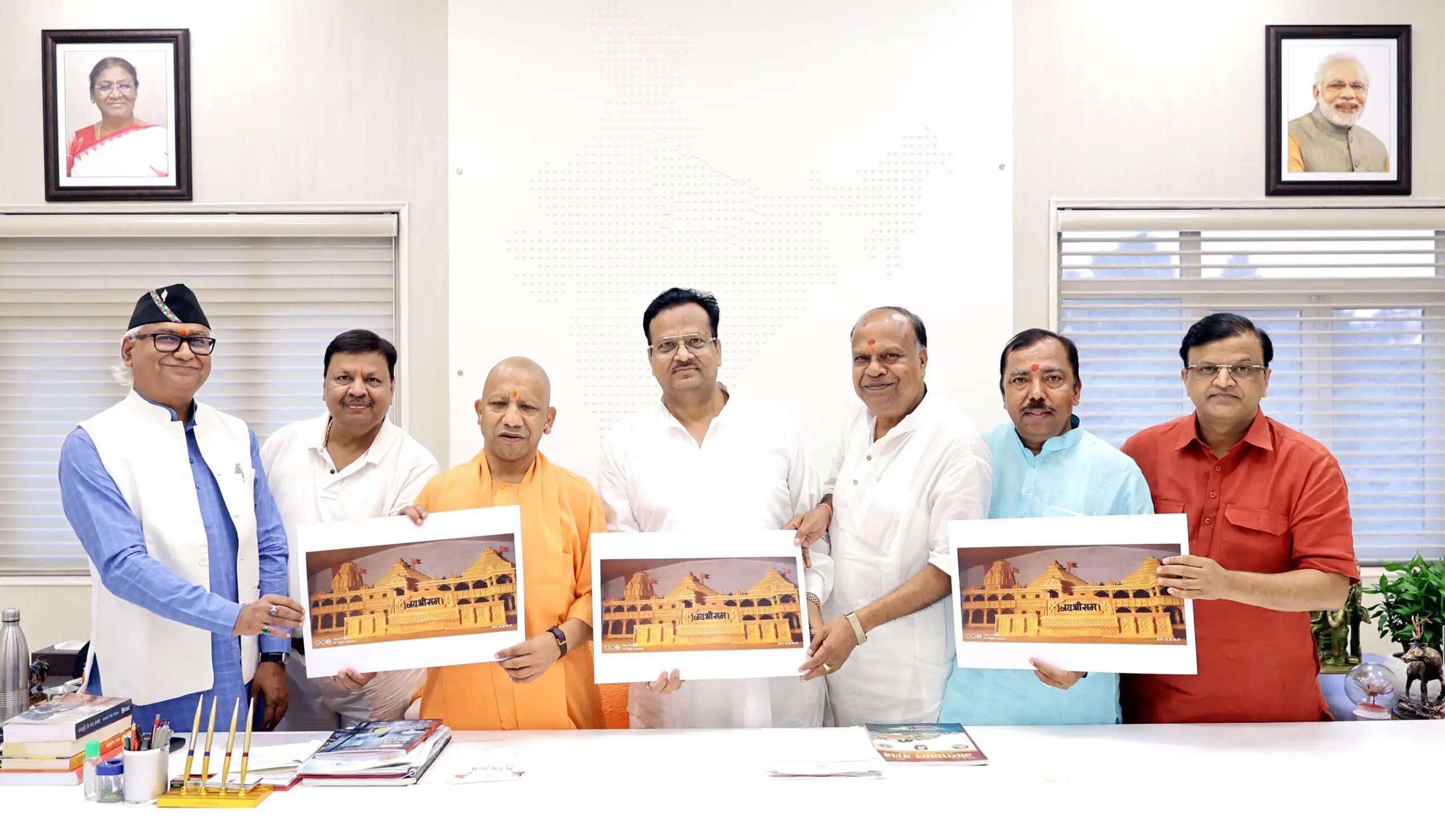 मुख्यमंत्री योगी ने जारी किया श्रीराम कथा के भव्य मंच का पोस्टर