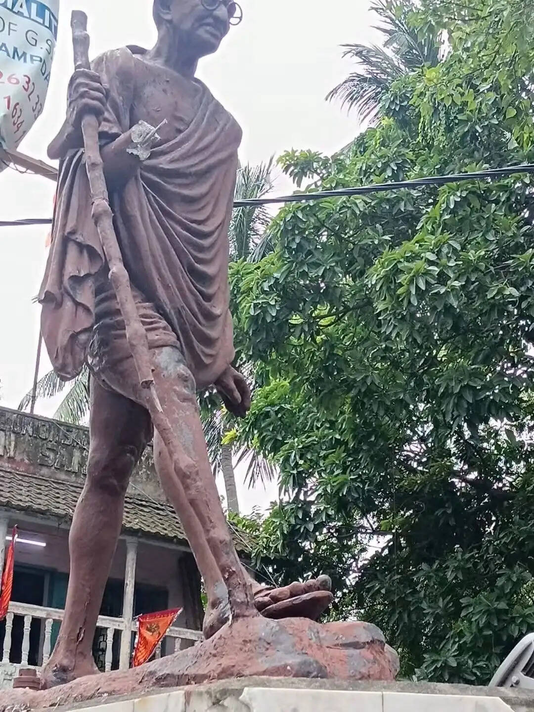 चांपदानी में महात्मा गांधी की प्रतिमा तोड़फोड़, दाहिना हाथ और लाठी क्षतिग्रस्त