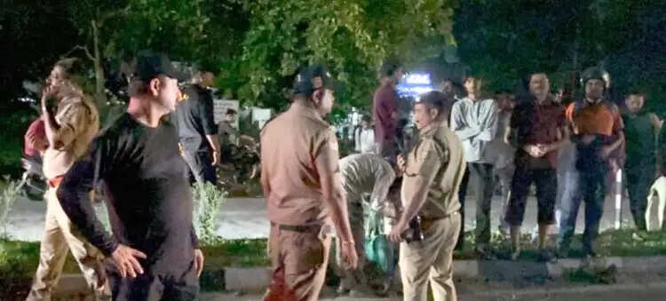 सड़क हादसे में घायल महिला को एसएसपी ने पहुंचाया अस्पताल