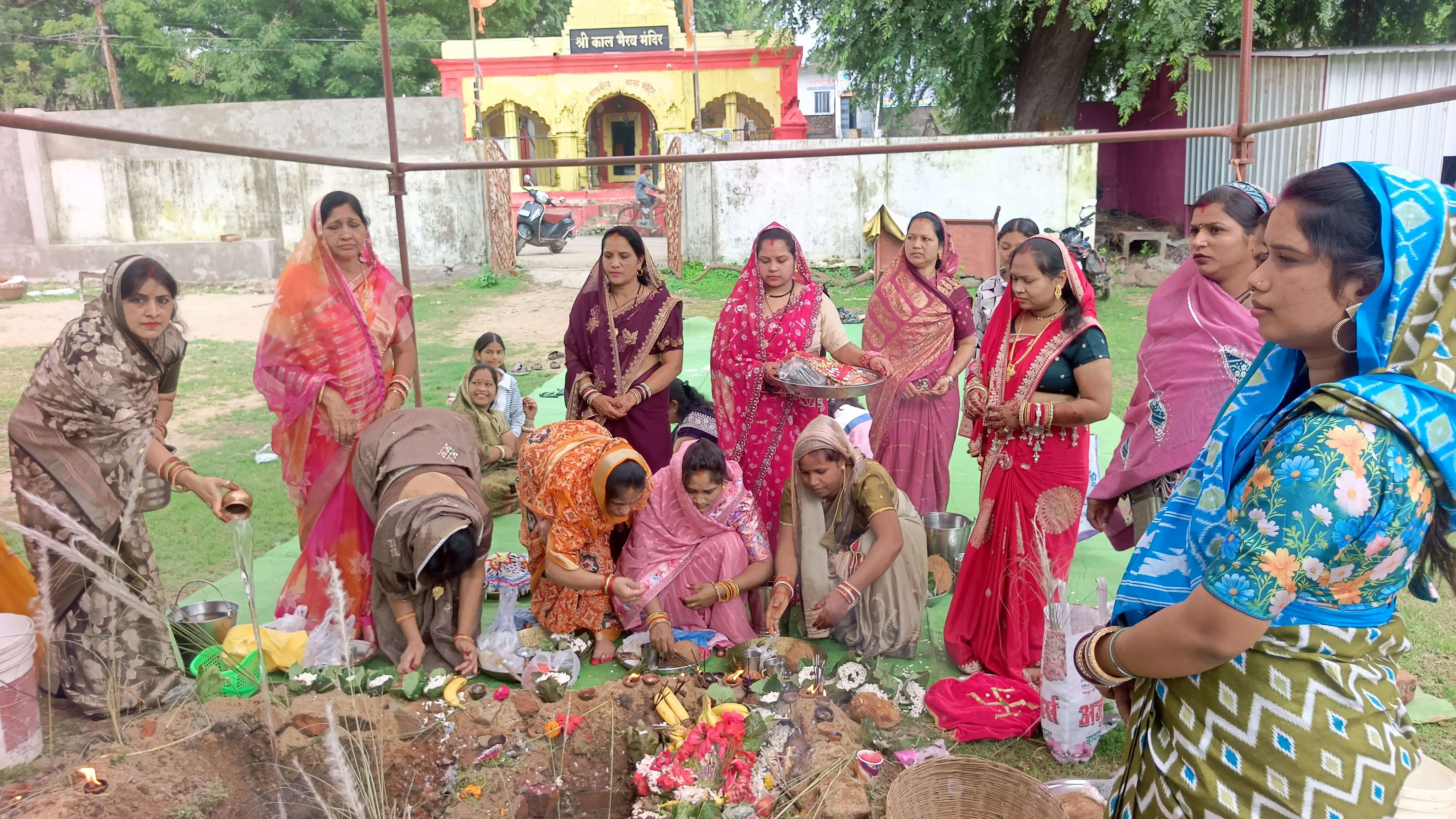 संतान की दीर्घायु के लिए महिलाओं ने मनाया हलषष्ठी पर्व, सगरी बनाकर समूह में की पूजा