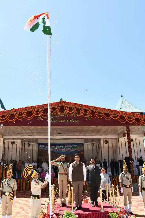 सोलन में ज़िला स्तरीय हिमाचल दिवस हर्षोंल्लास के साथ आयोजित