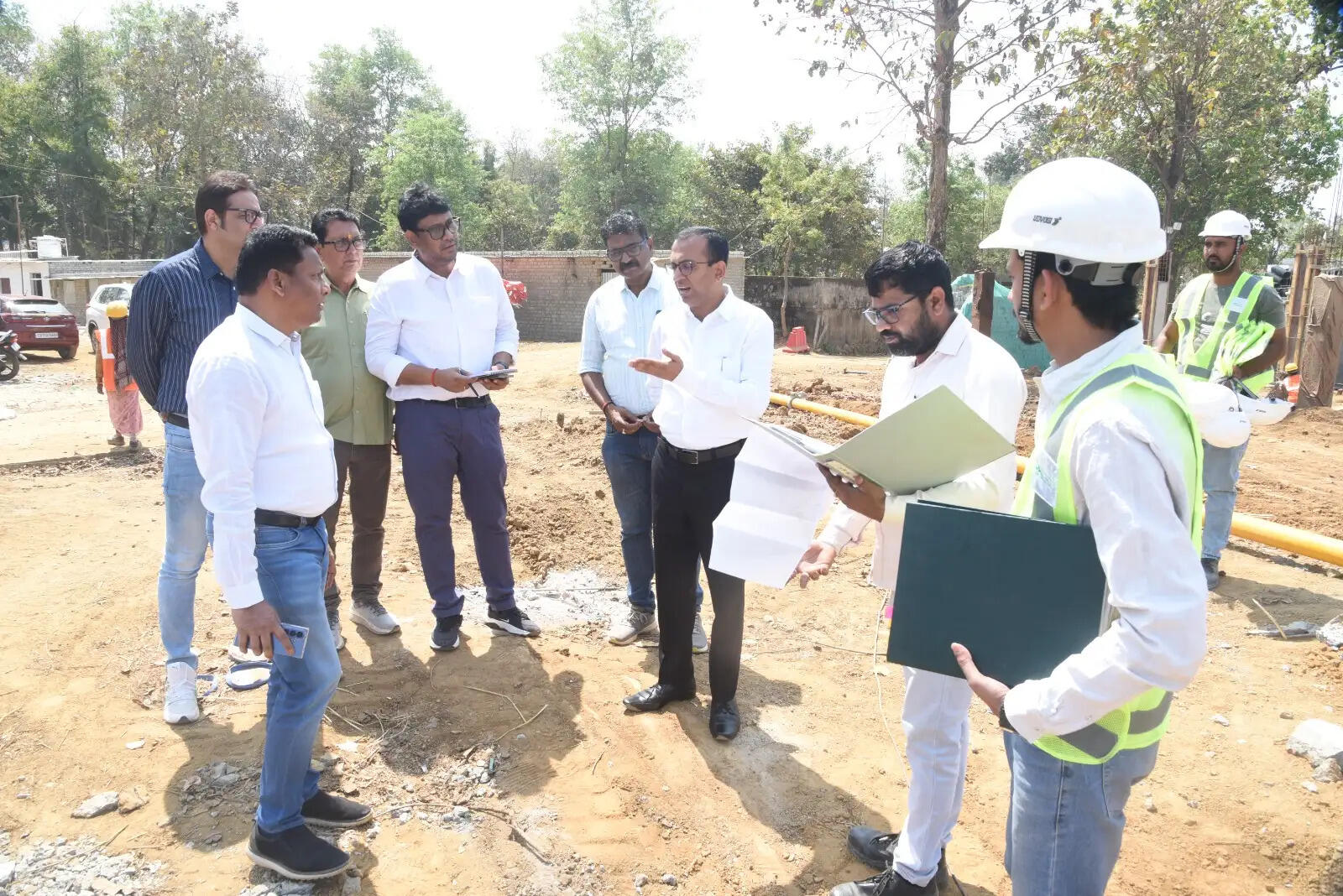 अंबिकापुर : विकास कार्यों पर कलेक्टर की सख्ती, एसटीपी और जल परियोजनाएं समय-सीमा में पूरी करने के निर्देश