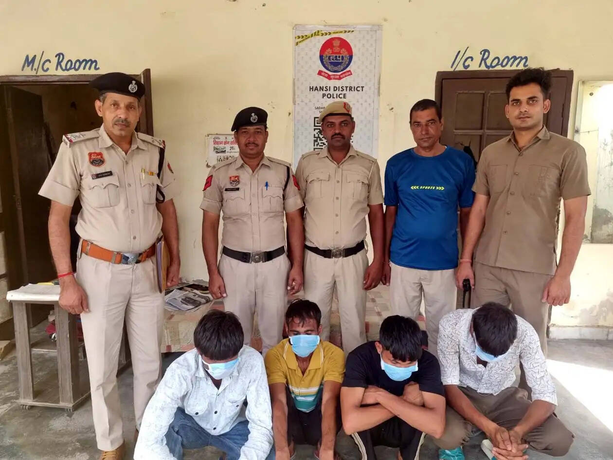 हांसी में पेट्रोल पंप सेल्समैन निकला लूट का मास्टरमाइंड, चार गिरफ्तार