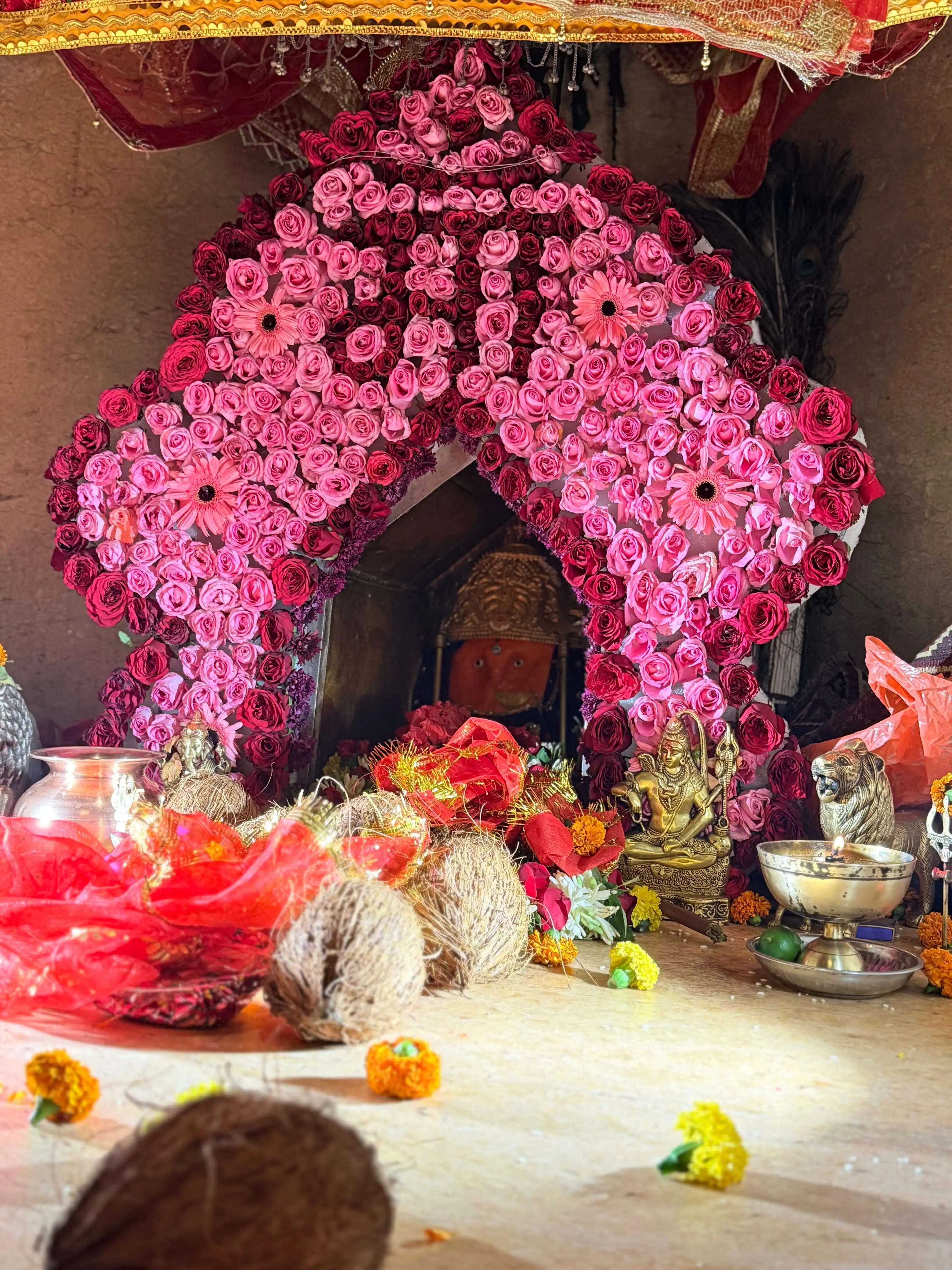 चैत्र नवरात्र में माँ सर्वमंगला मंदिर में उमड़ा आस्था का सैलाब, सप्तमी पर हजारों श्रद्धालुओं ने किए दर्शन