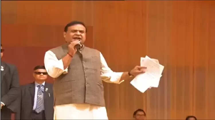 मुख्यमंत्री ने शिवसागर और सोनारी विधानसभा क्षेत्रों में एमएमयूए के तहत बीज पूंजी चेक बांटने की शुरुआत की