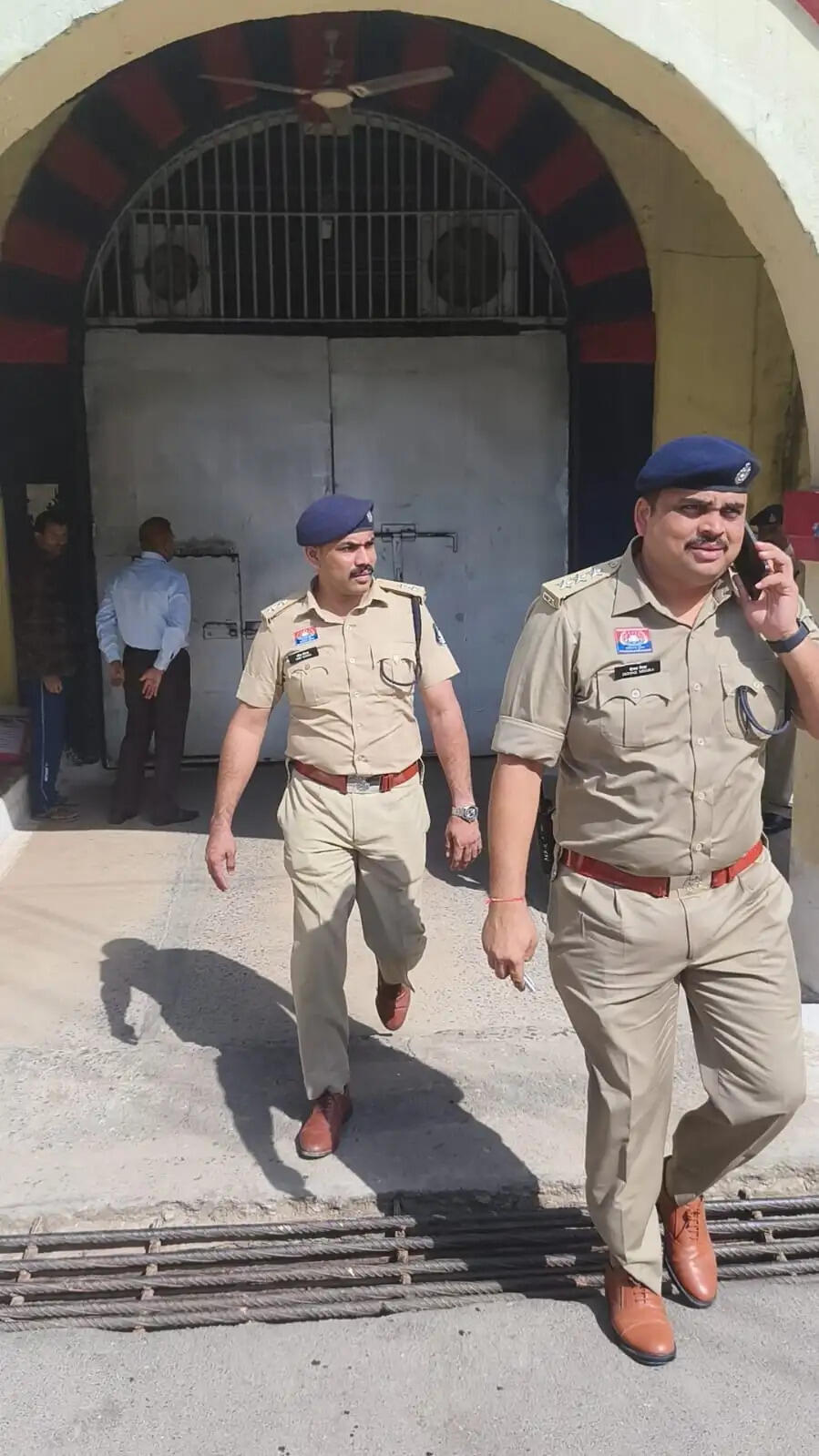 केंद्रीय जेल रायपुर में औचक छापा, 50 जवानों ने चार घंटे खंगाली बैरकें