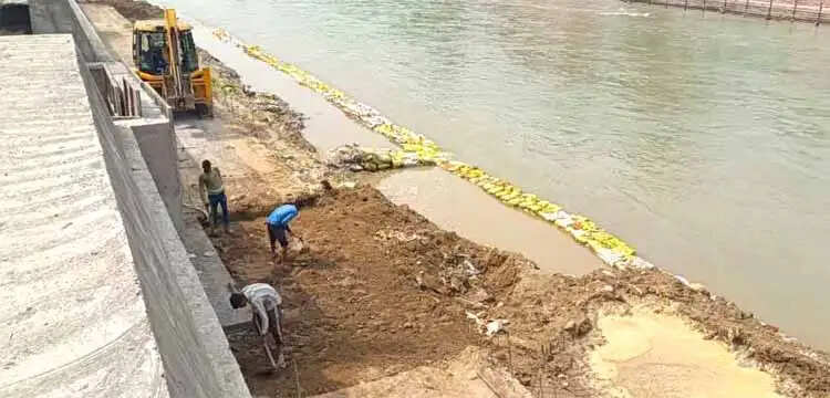 अर्द्धकुंभ की तैयारियों में नहर का पानी बना मुसीबत, घाटों तक पहुंचा जल