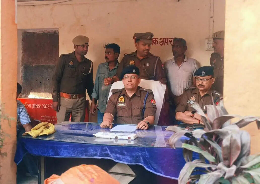 मीरजापुर में दो तस्कर गिरफ्तार, 55 लाख रुपये के मादक पदार्थ जब्त