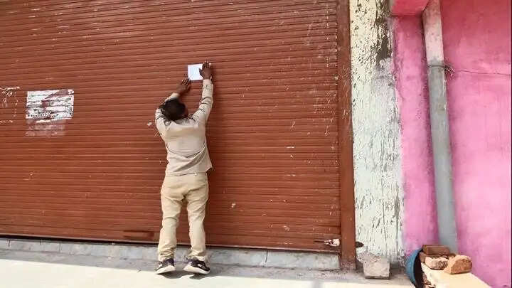 शिवपुरीः अग्नि सुरक्षा मानकों की अनदेखी पर बैराड़ में 6 कोचिंग सेंटर एवं 2 हॉस्टल सील