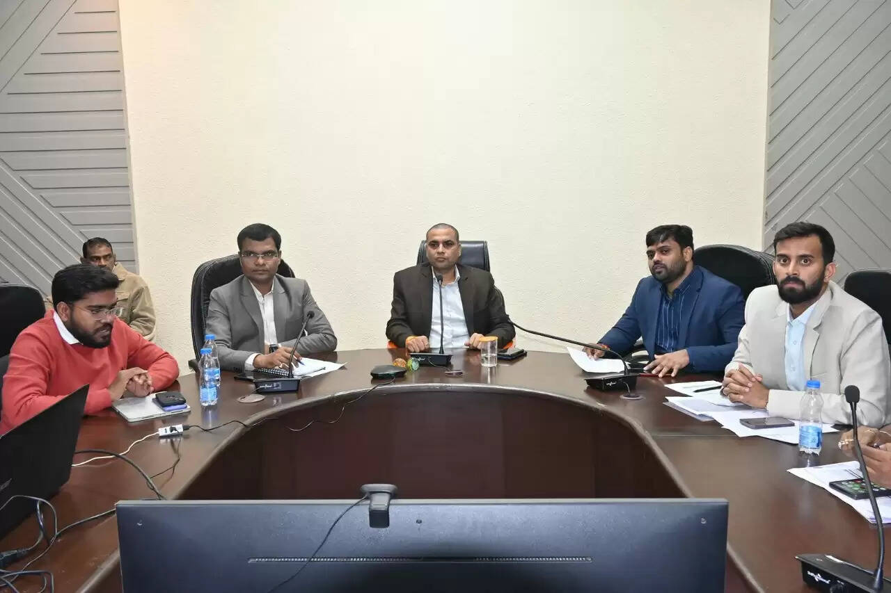 कलेक्‍टर ने की एसआईआर के तहत अभी तक की प्रगति की समीक्षा दो-तीन दिन के भीतर कार्य पूरा करने के दिये निर्देश