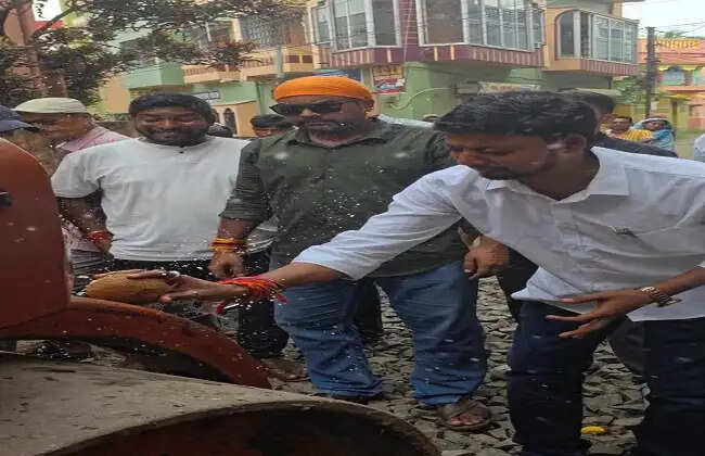 पूजा से पहले आरामबाग में 18 महत्वपूर्ण सड़कों के जीर्णोद्धार का काम शुरू
