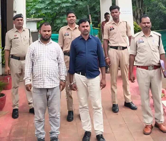 पत्रकारिता की आड़ में अवैध वसूली करने वाले दो आरोपित गिरफ्तार