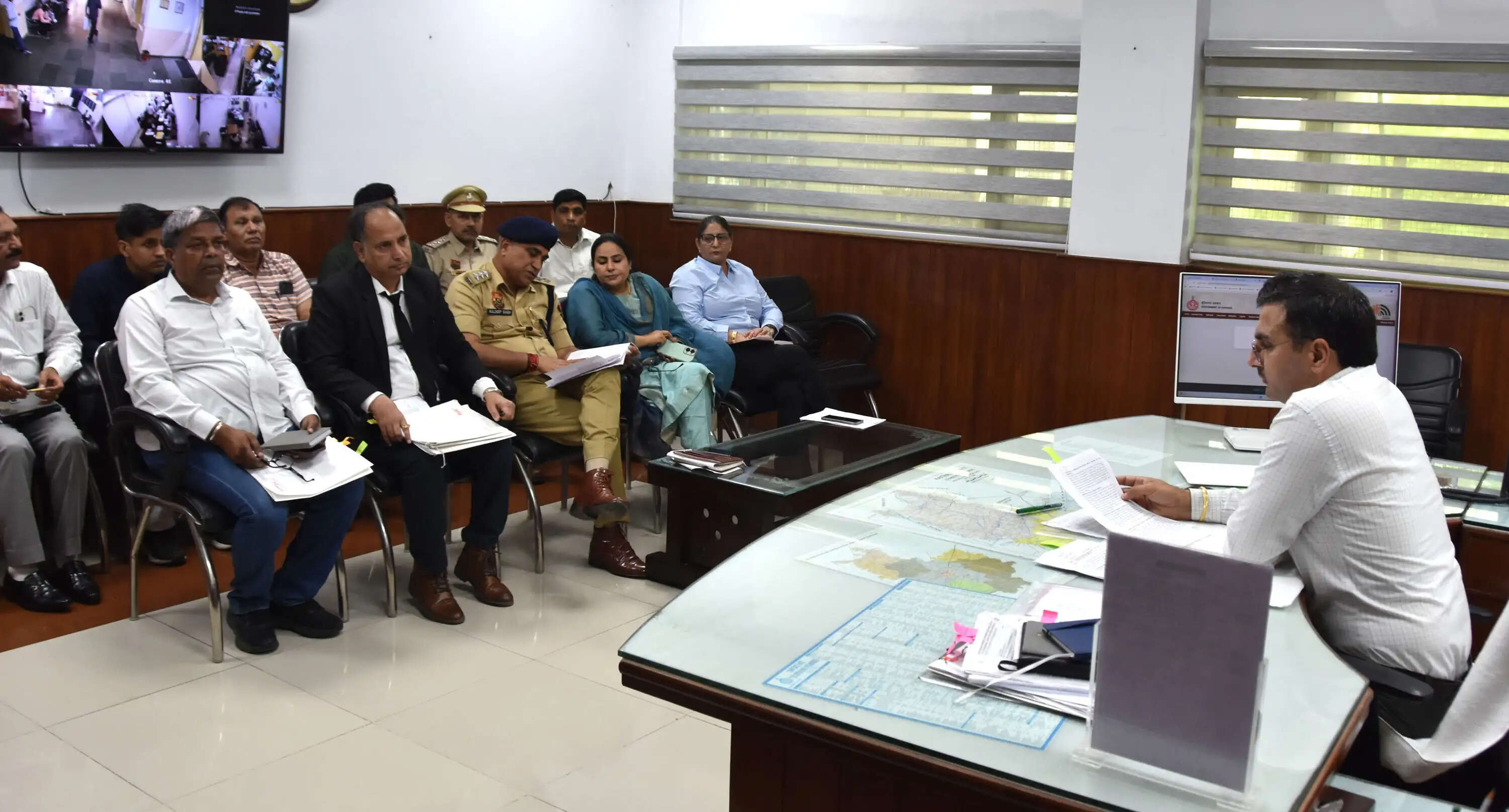 कैथल : मेडिकल स्टोरों पर चेकिंग करने व जर्जर भवनों को गिराने की प्रक्रिया तेज करने के निर्देश