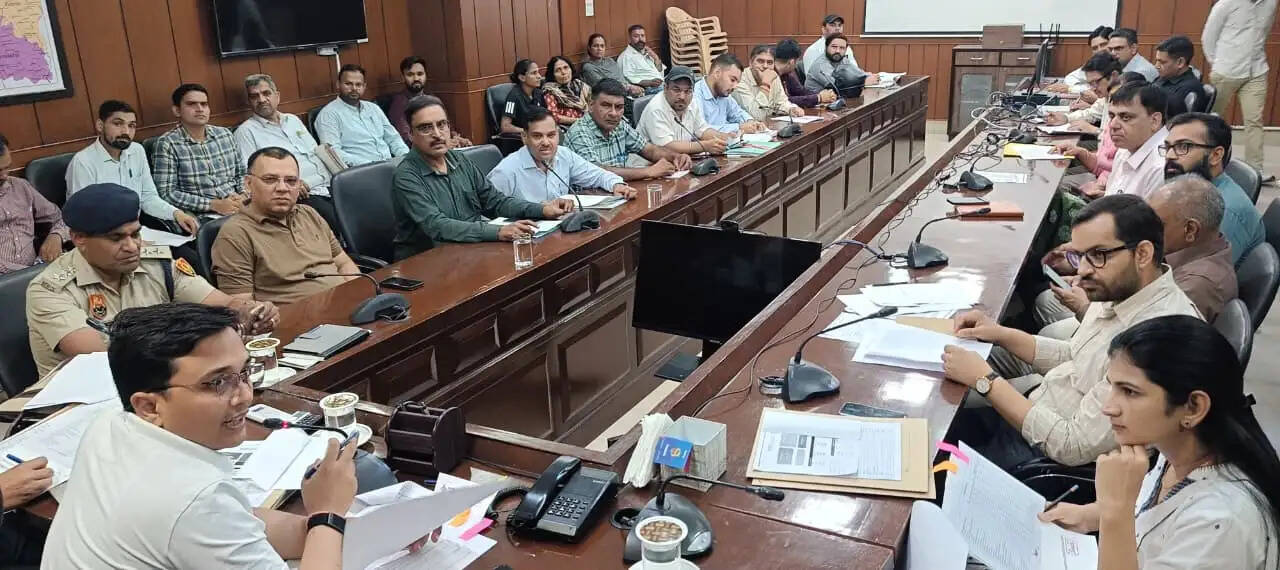 पानीपत: ड्यूटी में कोताही बरतने वाले बीएलओ पर होगी एफआईआर
