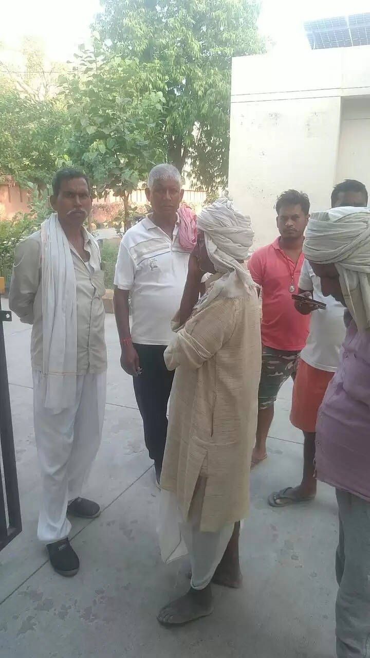 देवरिया: राप्ती नदी में नाव पलटने से 14 लोग डूबे, एक की मौत