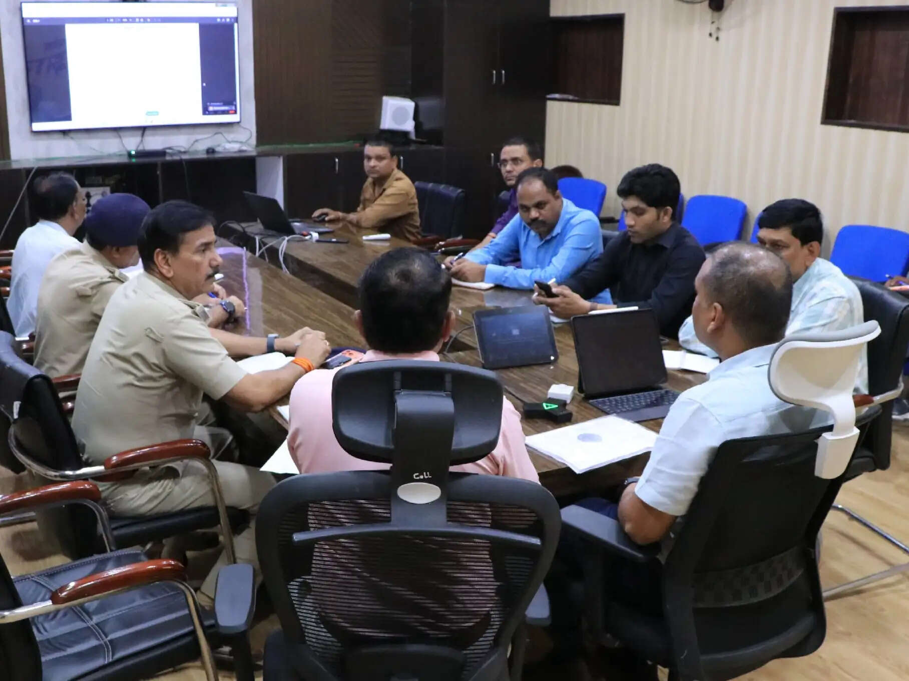 झाबुआ: पात्र हितग्राहियों को विधिसम्मत अधिकार उपलब्ध कराना जिला प्रशासन की प्राथमिकता - कलेक्टर