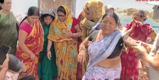 नवादा ट्रेन की चपेट में आकर युवक की मौत