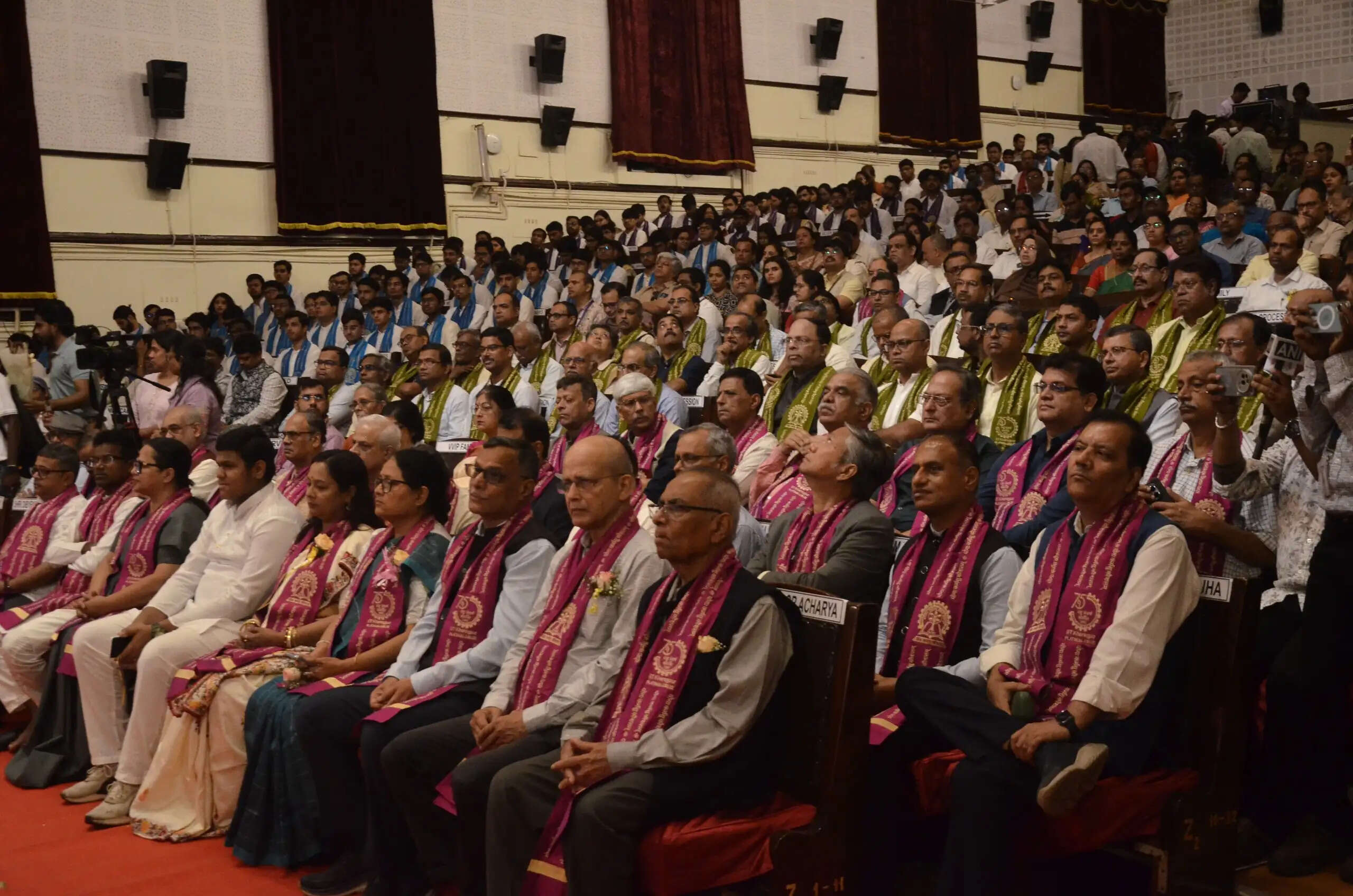 आईआईटी खड़गपुर दीक्षांत समारोह में विकसित भारत के निर्माण का आह्वान