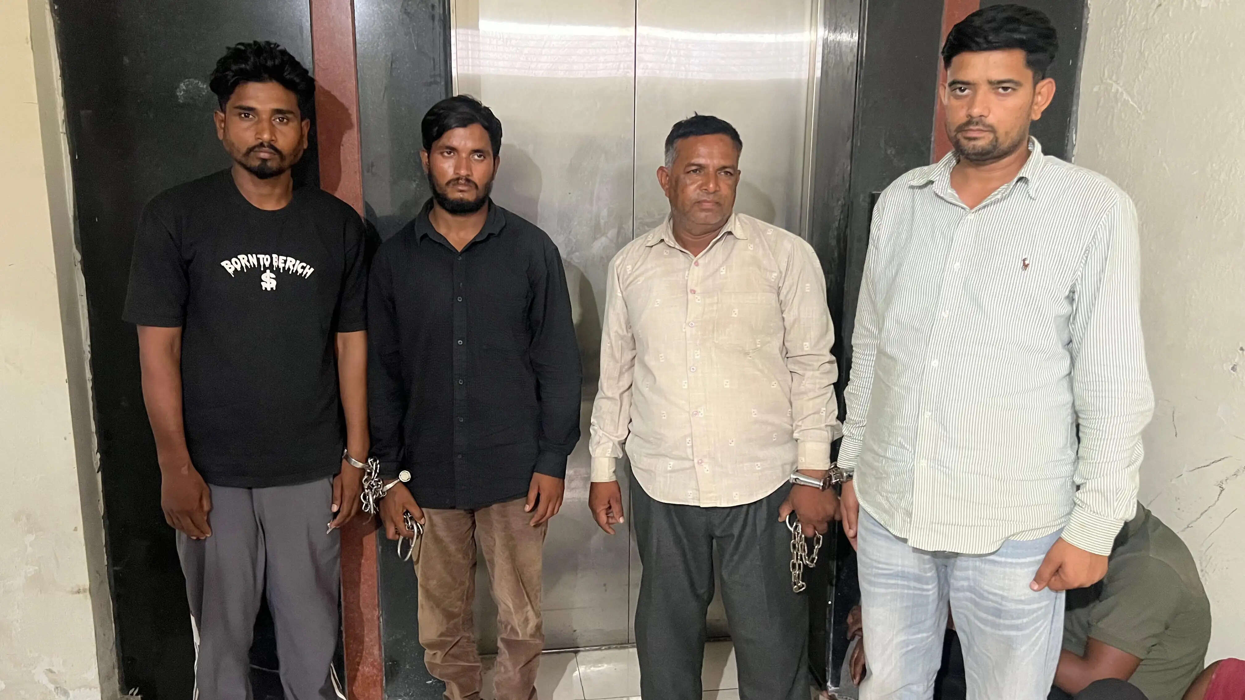 रायपुर: सरोना की विदेशी शराब दुकान में सात लाख से अधिक की चोरी का खुलासा, राजस्थान के चार अंतरराज्यीय आरोपित गिरफ्तार