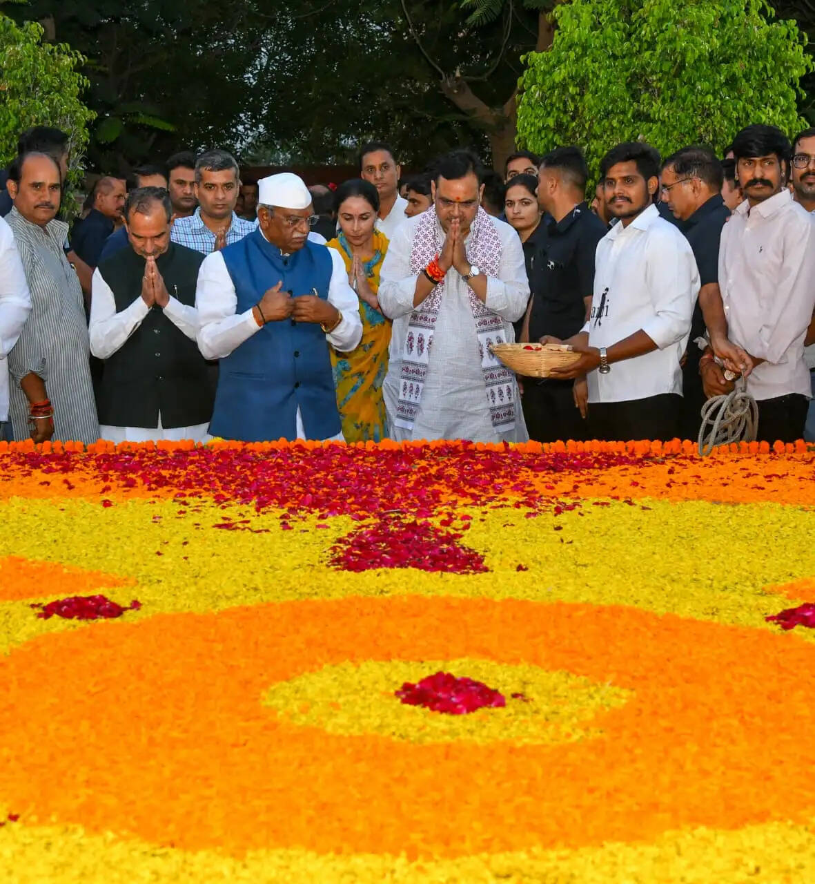 शेखावत की 103वीं जयंती पर नमन, राज्यपाल और मुख्यमंत्री ने स्मृति स्थल पर अर्पित की पुष्पांजलि