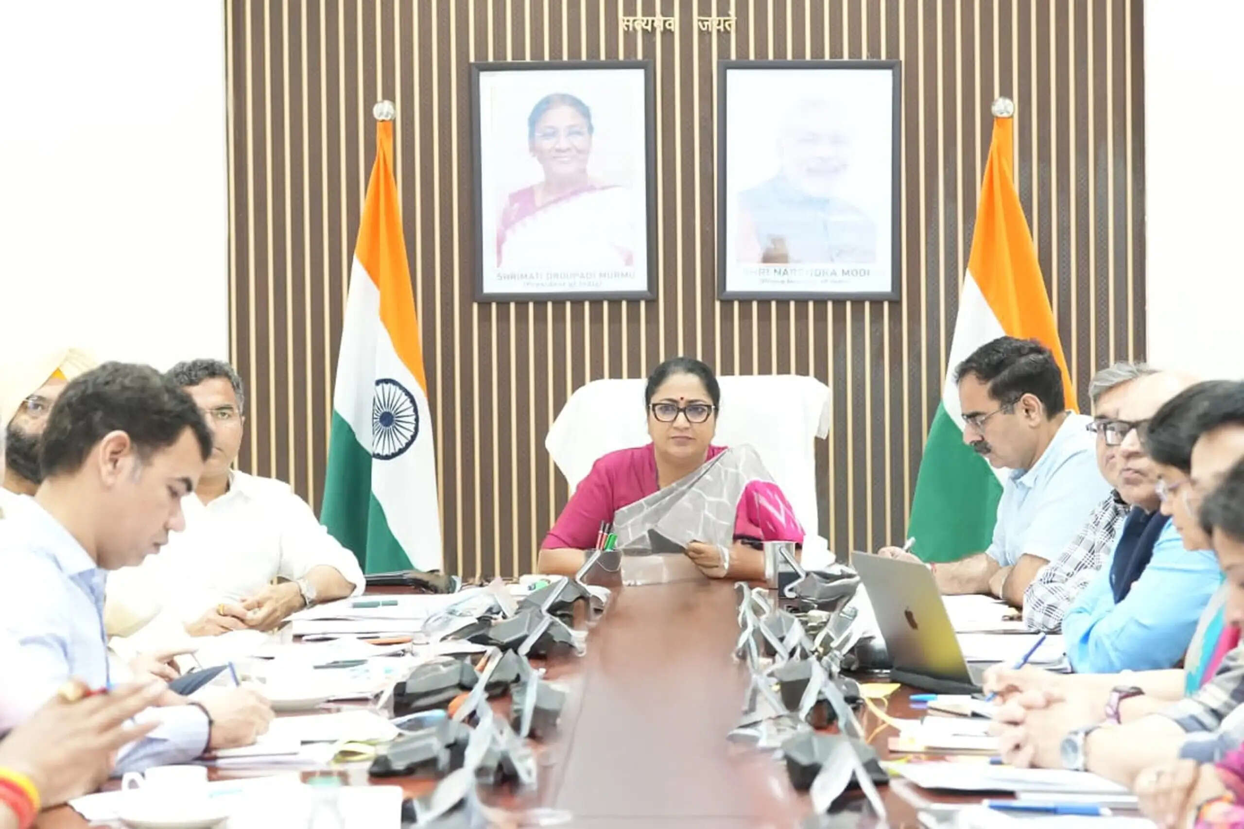 दिल्ली की मुख्यमंत्री ने प्रदूषण के खिलाफ लागू किया एक्शन प्लान