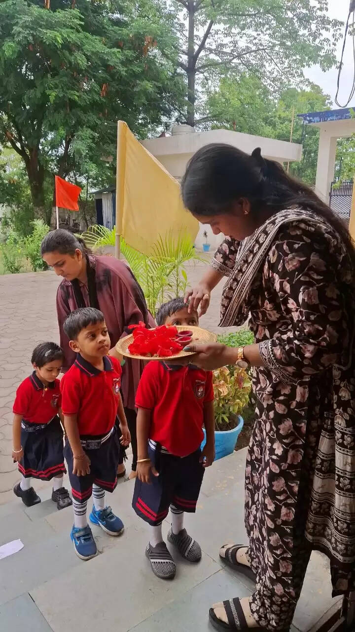 इंडस पब्लिक स्कूल दीपका में शाला प्रवेश उत्सव का आयोजन