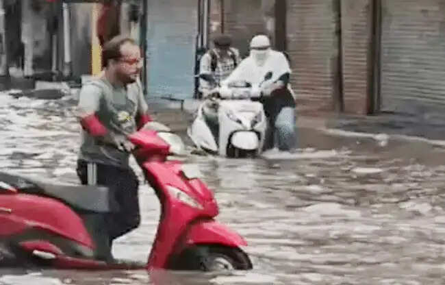 सोनीपत में लगातार दूसरे दिन बारिश, कई जगह जलभराव