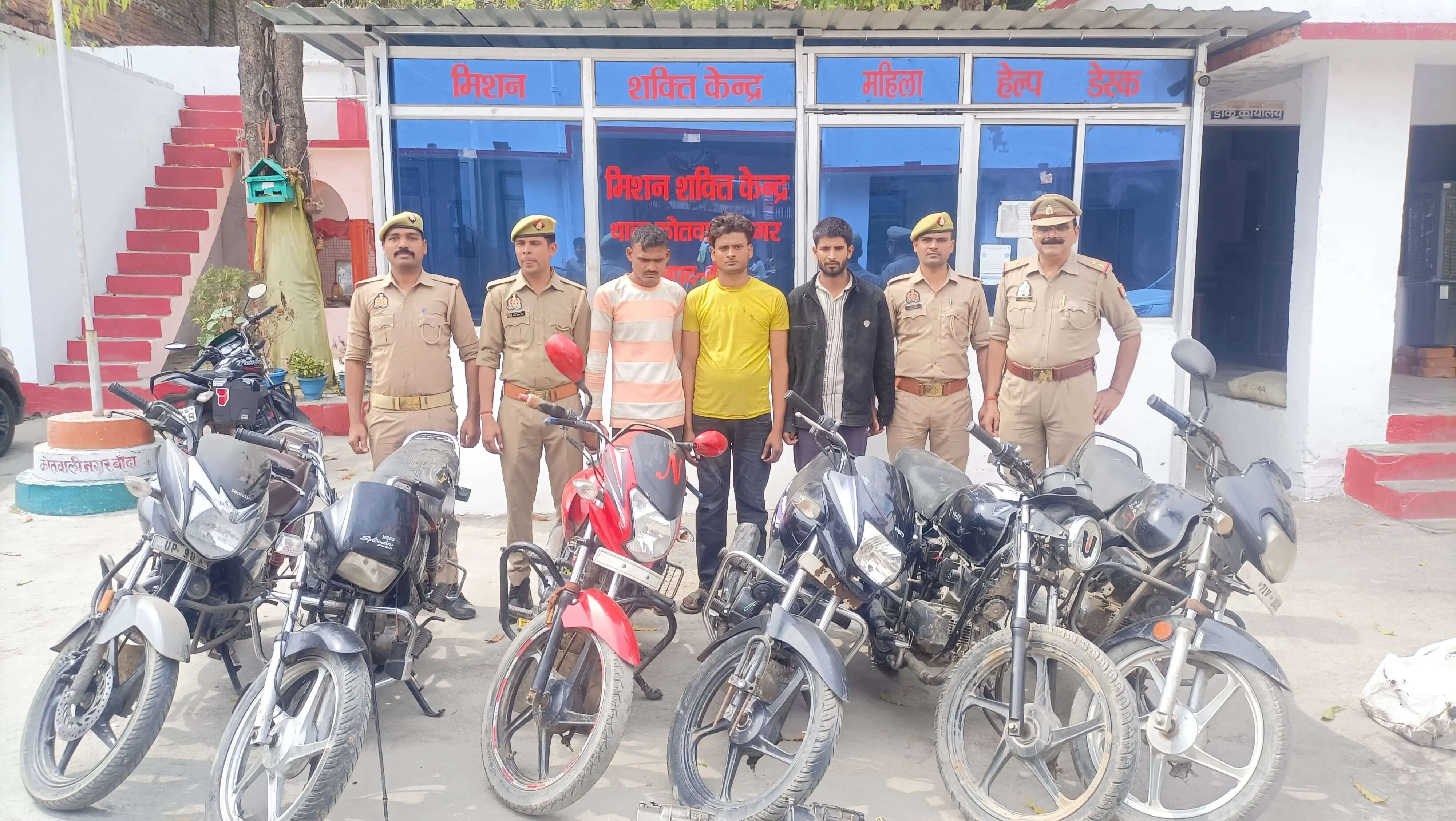 अंतरजनपदीय वाहन चोर गिरोह के तीन सदस्य गिरफ्तार