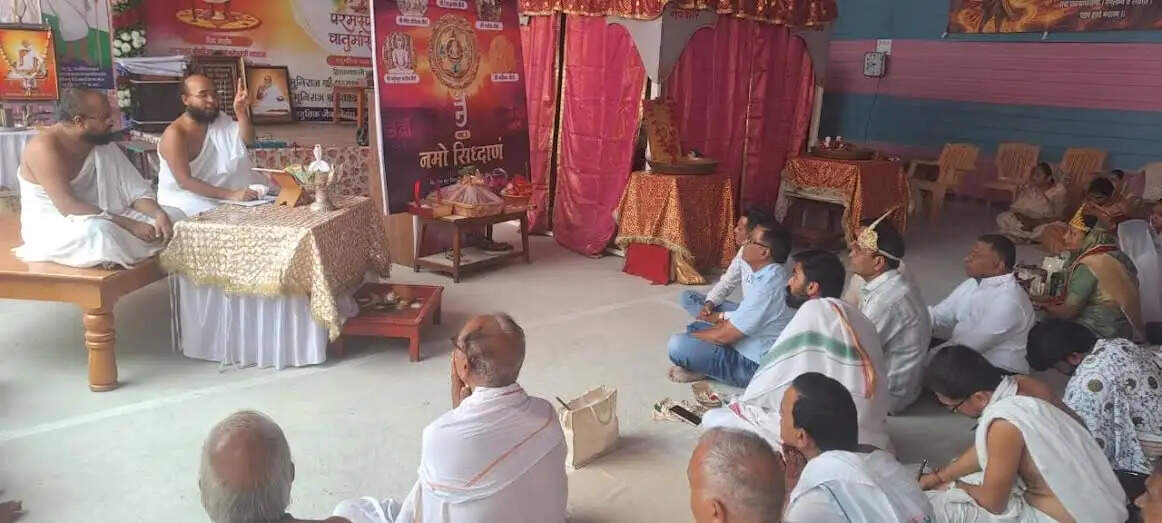 मंदसौरः राजेन्द्र विलास में चल रही है 9 दिवसीय नवकार महामंत्र आराधना