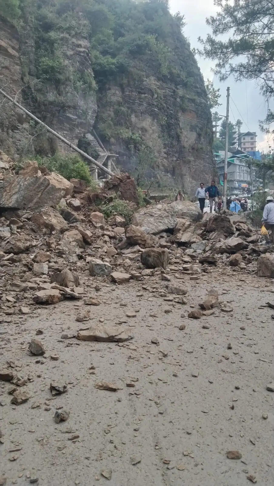 मानसून से पहले हिमाचल में मौसम का ट्रेलर, चार दिन आंधी-बारिश का अलर्ट, शिमला में भारी भूस्खलन
