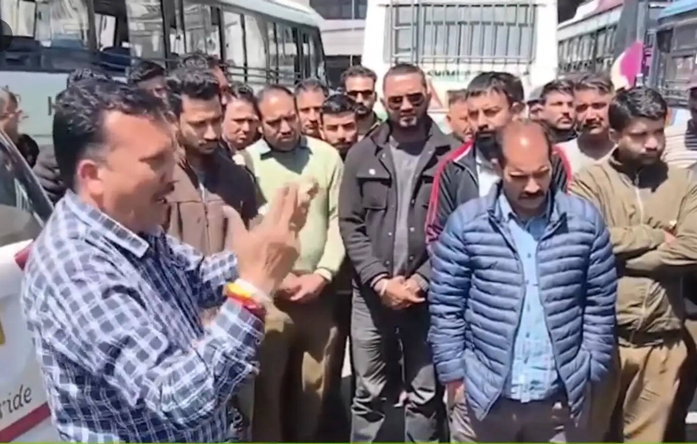 एचआरटीसी के परिचालक से मारपीट के मामले पर तनातनी,पुलिस ने किया मामला दर्ज