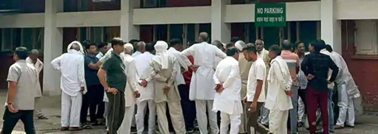 हांसी : दहेज प्रताड़ना से परेशान विवाहिता ने फंदे पर लटक कर जान दी