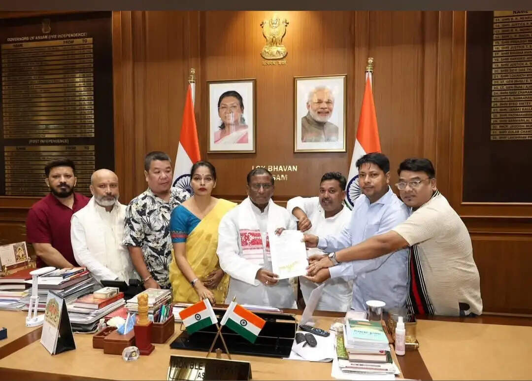 एपीसीसी ने राज्यपाल के ज़रिए प्रधानमंत्री और गृह मंत्री को ज्ञापन सौंपकर असम बाढ़ को 'राष्ट्रीय समस्या' घोषित करने की मांग की