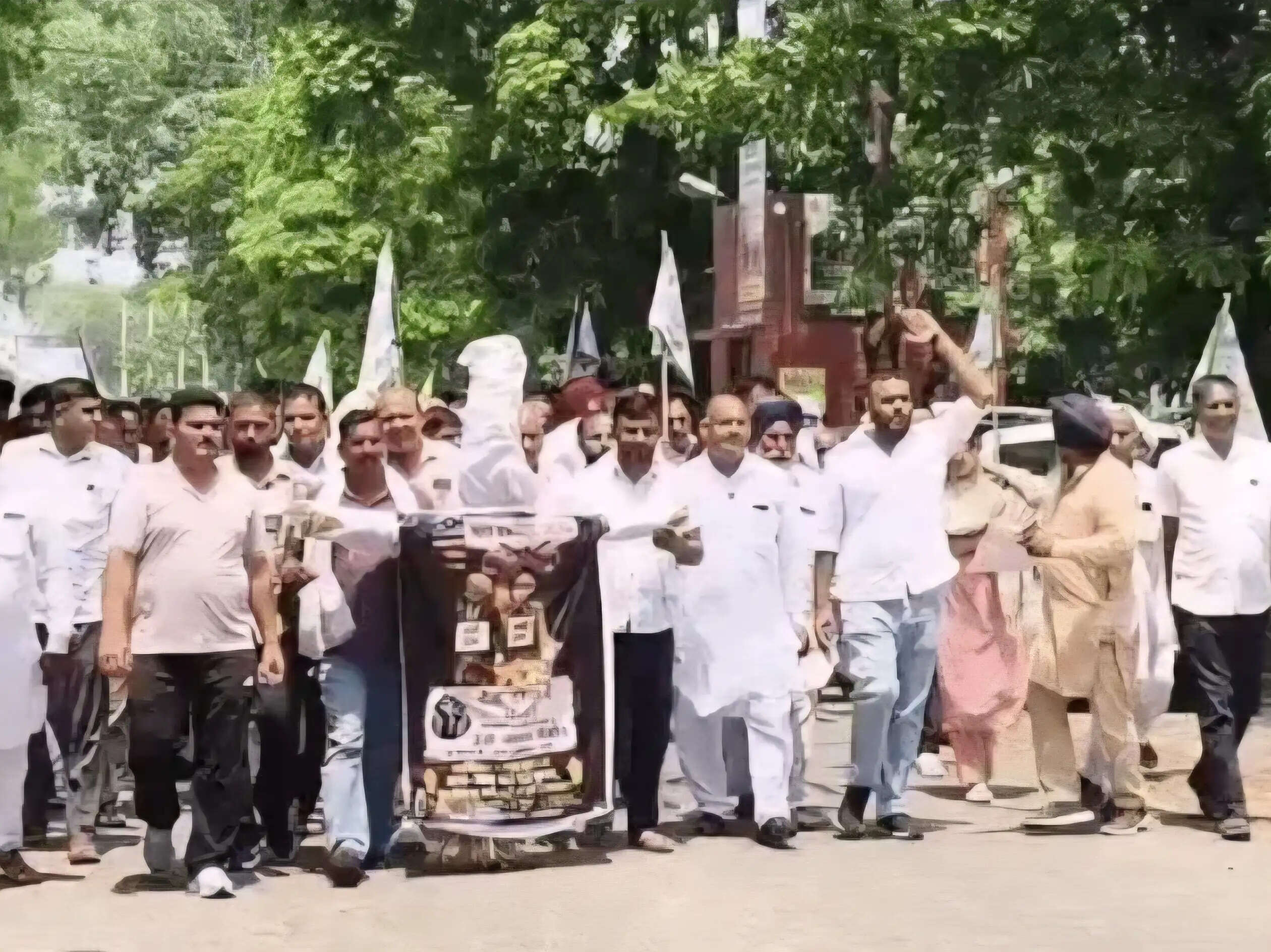 यमुनानगर:भारत-अमेरिका प्रस्तावित व्यापार समझौते के विरोध में किसानों का प्रदर्शन, ज्ञापन सौंपा