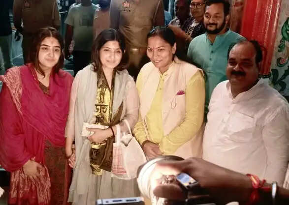 सपा सांसद डिम्पल यादव ने काशी के कोतवाल बाबा कालभैरव के दरबार में लगाई हाजिरी