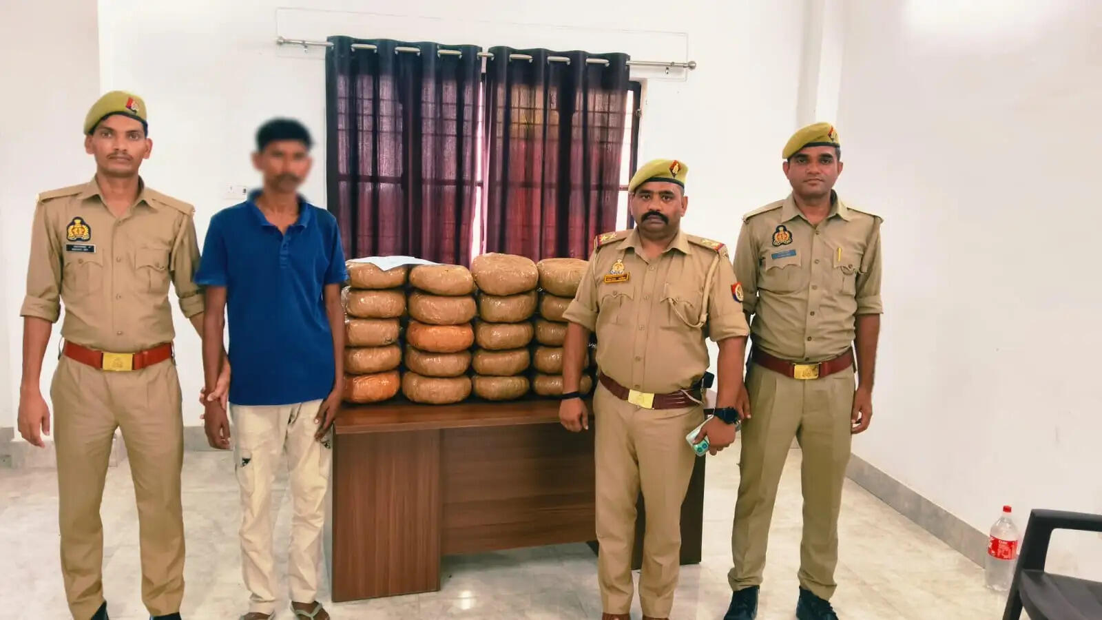 सुलतानपुर में 104 किलो अवैध गांजे के साथ एक तस्कर गिरफ्तार