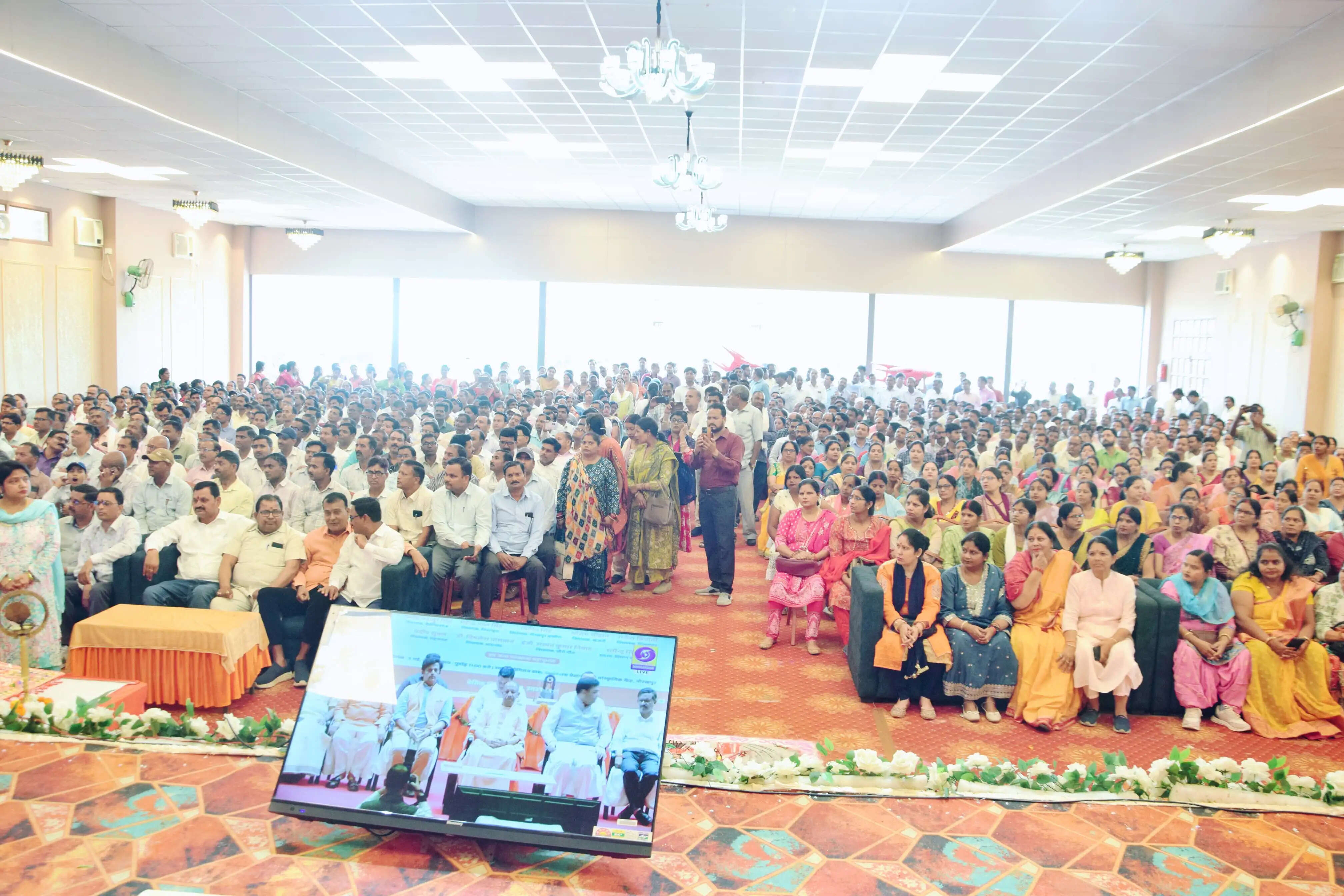 लखीमपुर खीरी में शिक्षामित्रों का भव्य सम्मान: बढ़ा हुआ मानदेय खातों में हुआ अंतरित, खिले चेहरे
