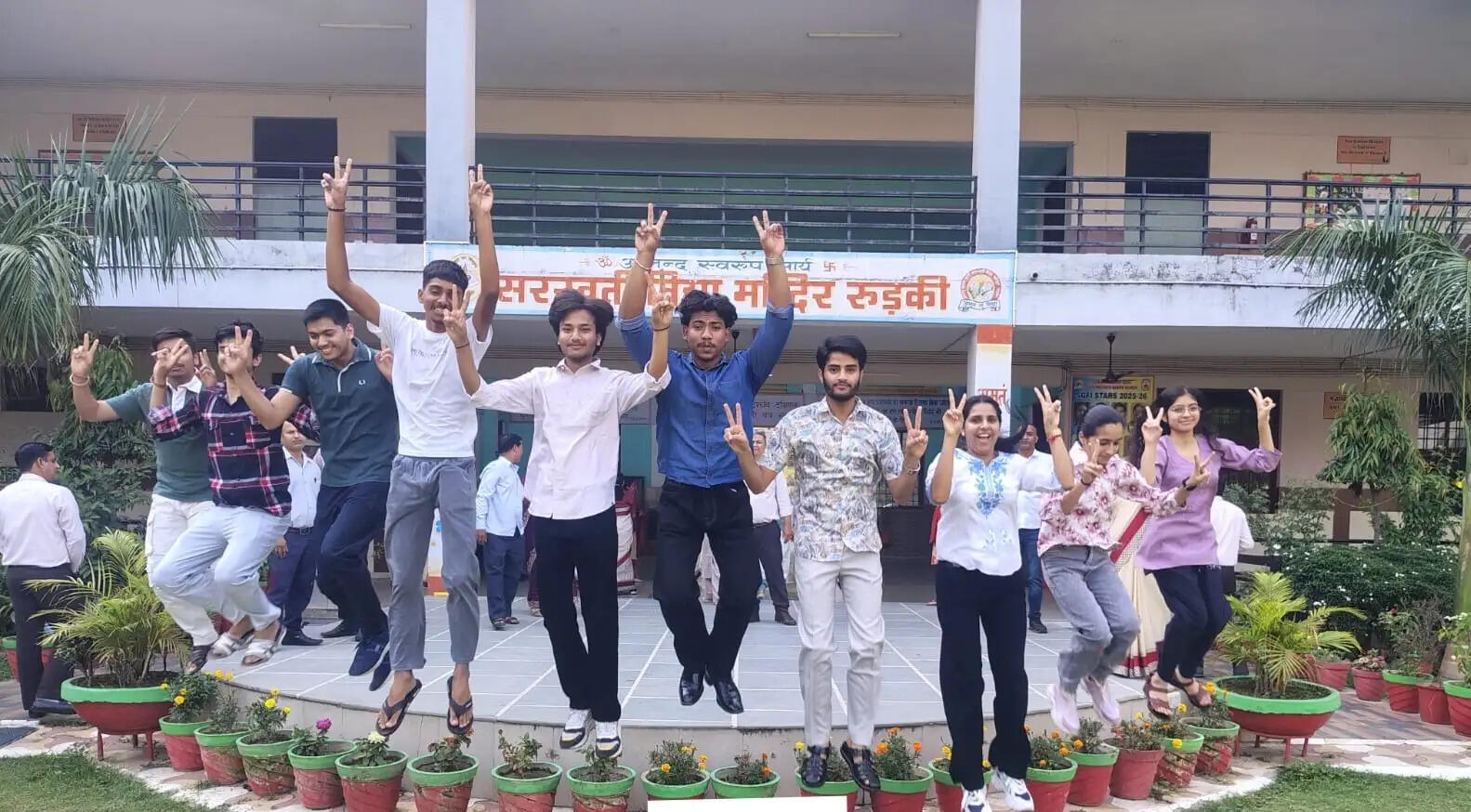 आनंद स्वरूप आर्य सरस्वती विद्या मंदिर ने सीबीएसई बोर्ड परीक्षा में लहराया परचम