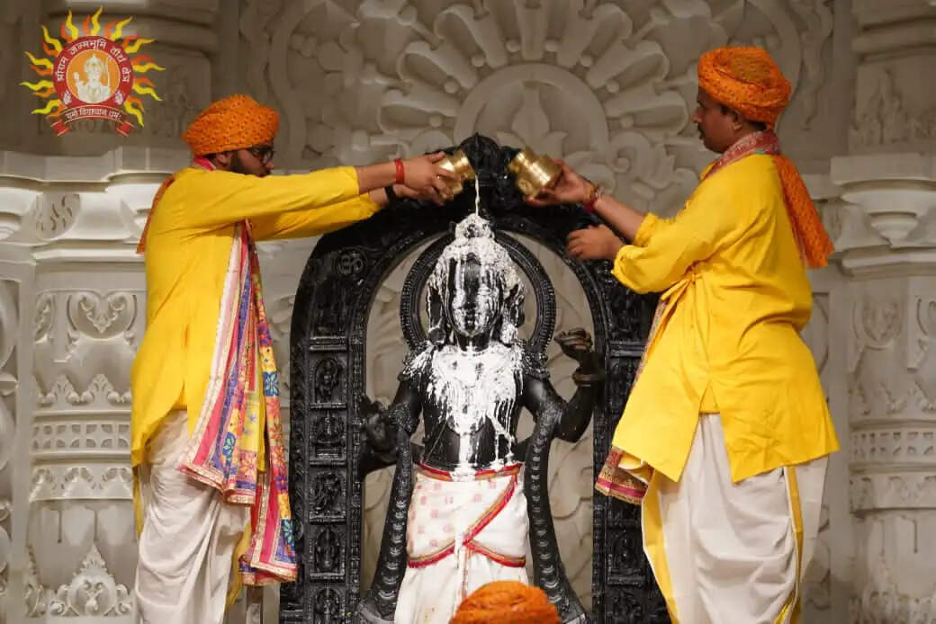 (लीड) श्रीराम जन्मोत्सव पर दिखा आस्था व विज्ञान का अद्भुत मिलन, भगवान सूर्य की किरण ने किया रामलला का मस्तकाभिषेक