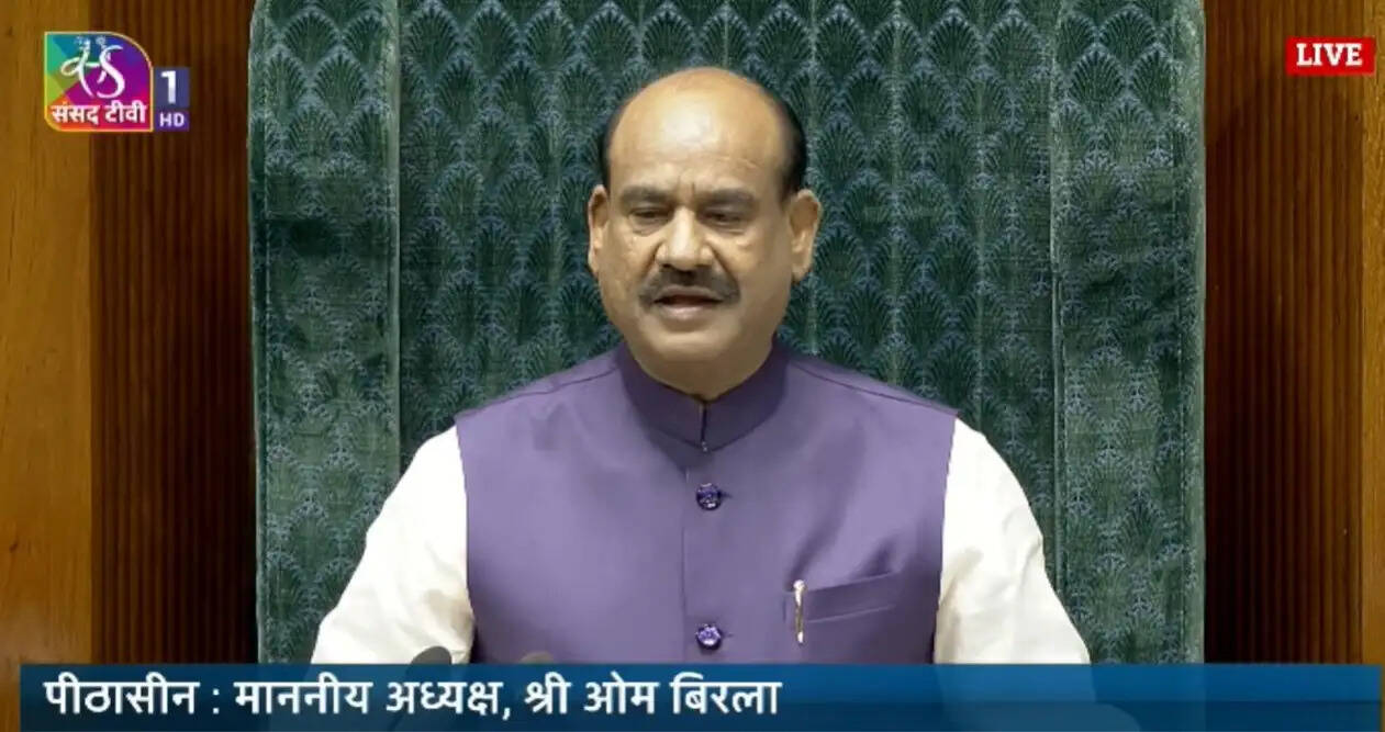 विपक्ष के हंगामे के बीच लोकसभा की कार्यवाही दोपहर दो बजे तक स्थगित