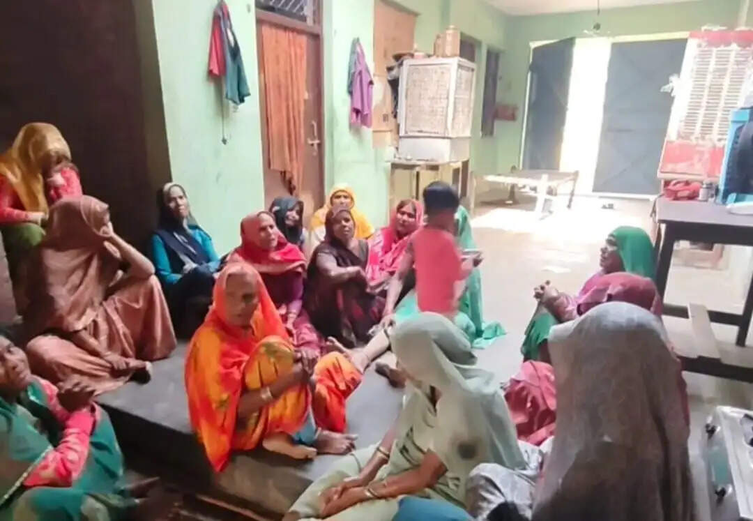 सड़क पर खड़ी खराब ट्रैक्टर-ट्रॉली से टकराई बाइक, 32 वर्षीय युवक की मौत