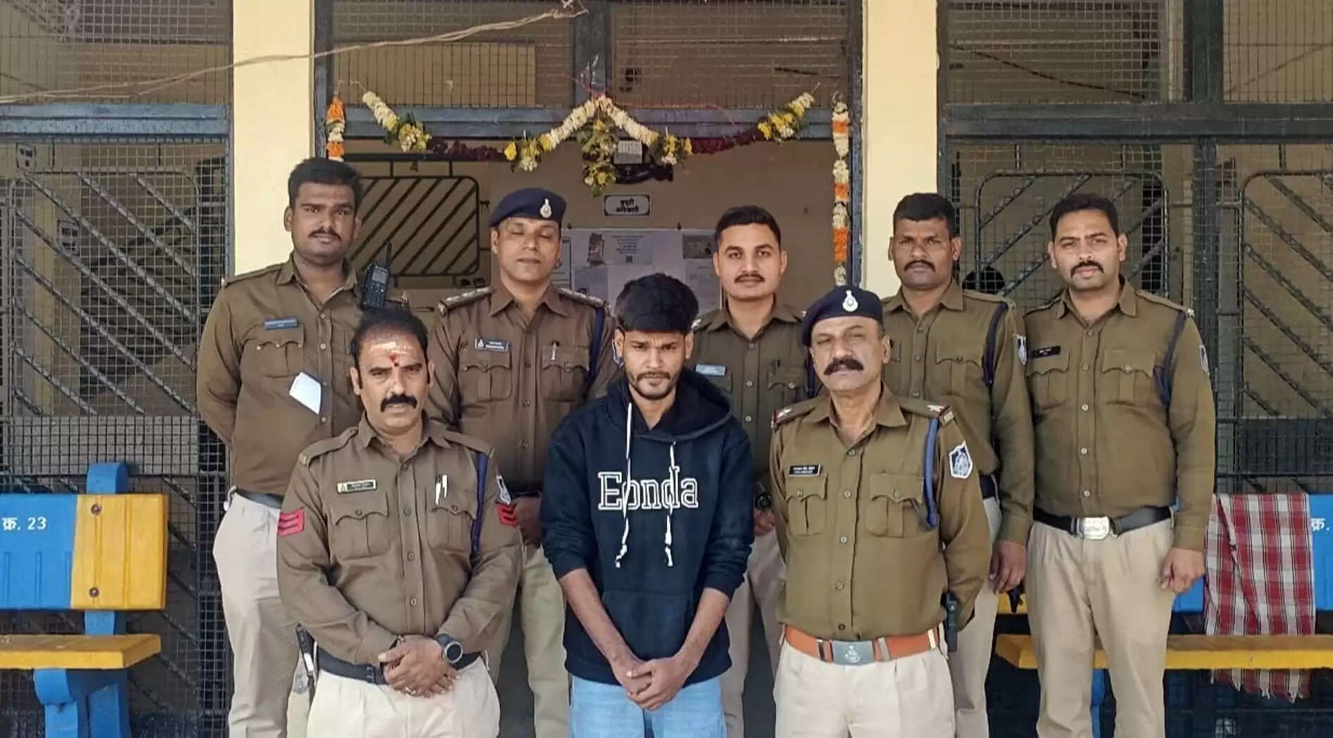 उज्जैनः फर्जी सिम बेचने वाला इनामी बदमाश गिरफ्तार, 3 माह से था फरार